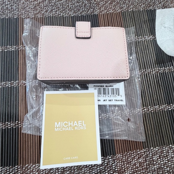 Michael Kors Powder Blush Compact Card Holder - Picture 2 of 3